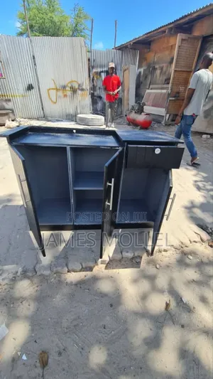 Kitchen Cabinet Milango Mitatu