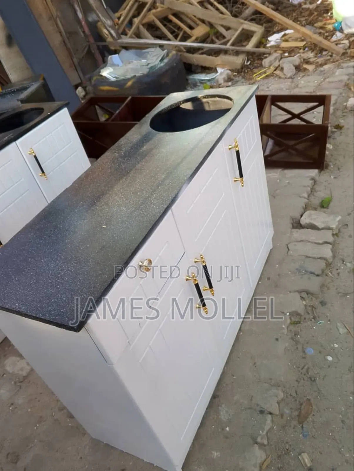 Kitchen Cabinet Milango Mitatu