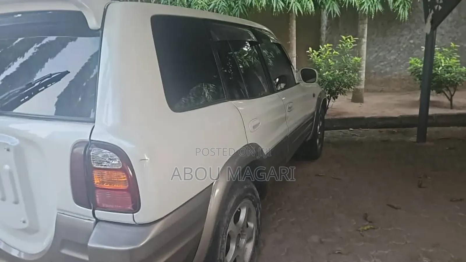 Toyota RAV4 1999 Off white