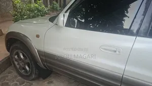 Toyota RAV4 1999 Off white