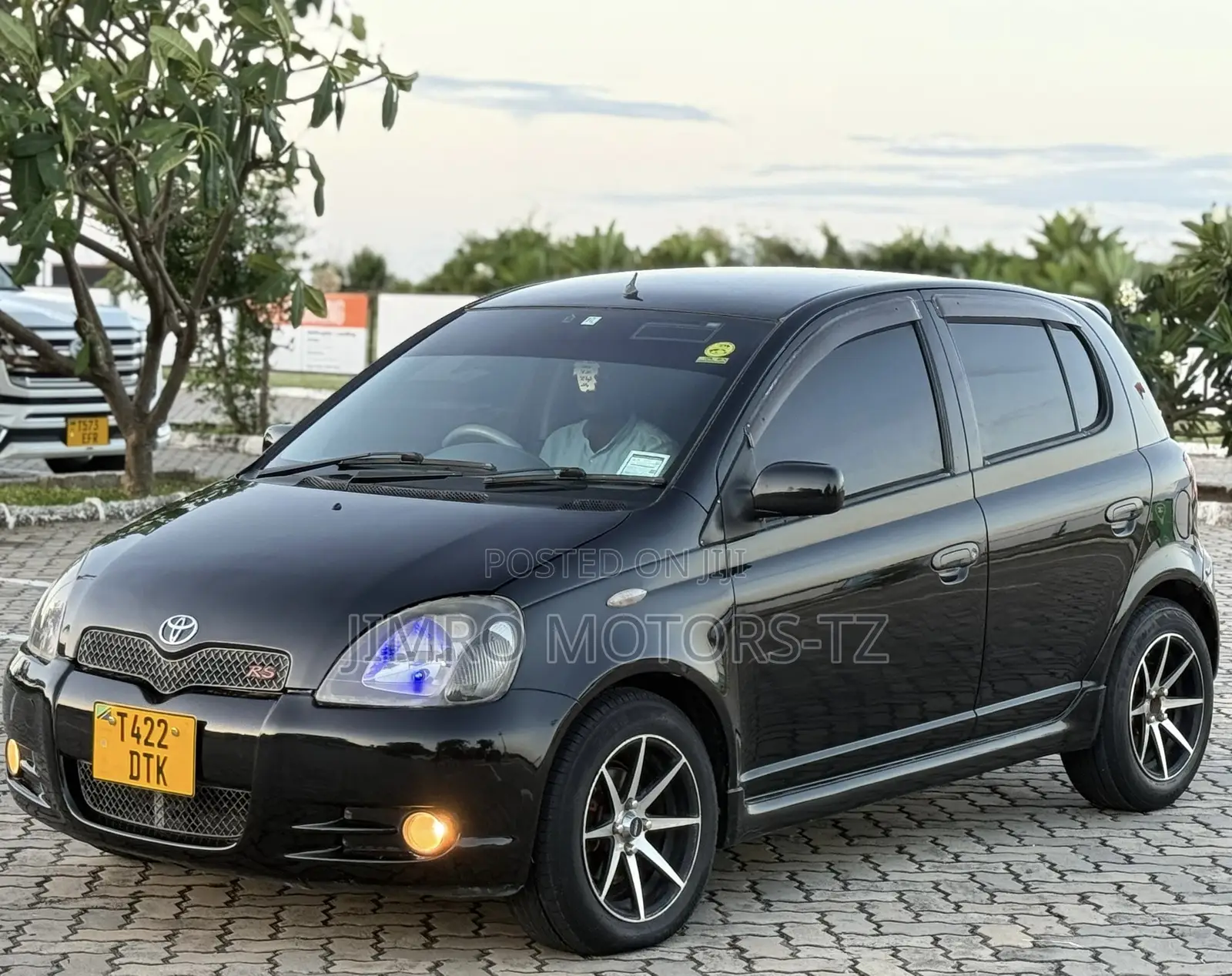 Toyota Vitz 2002 Black