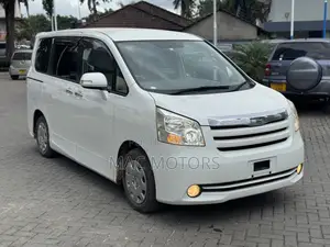 Toyota Noah 2011 White
