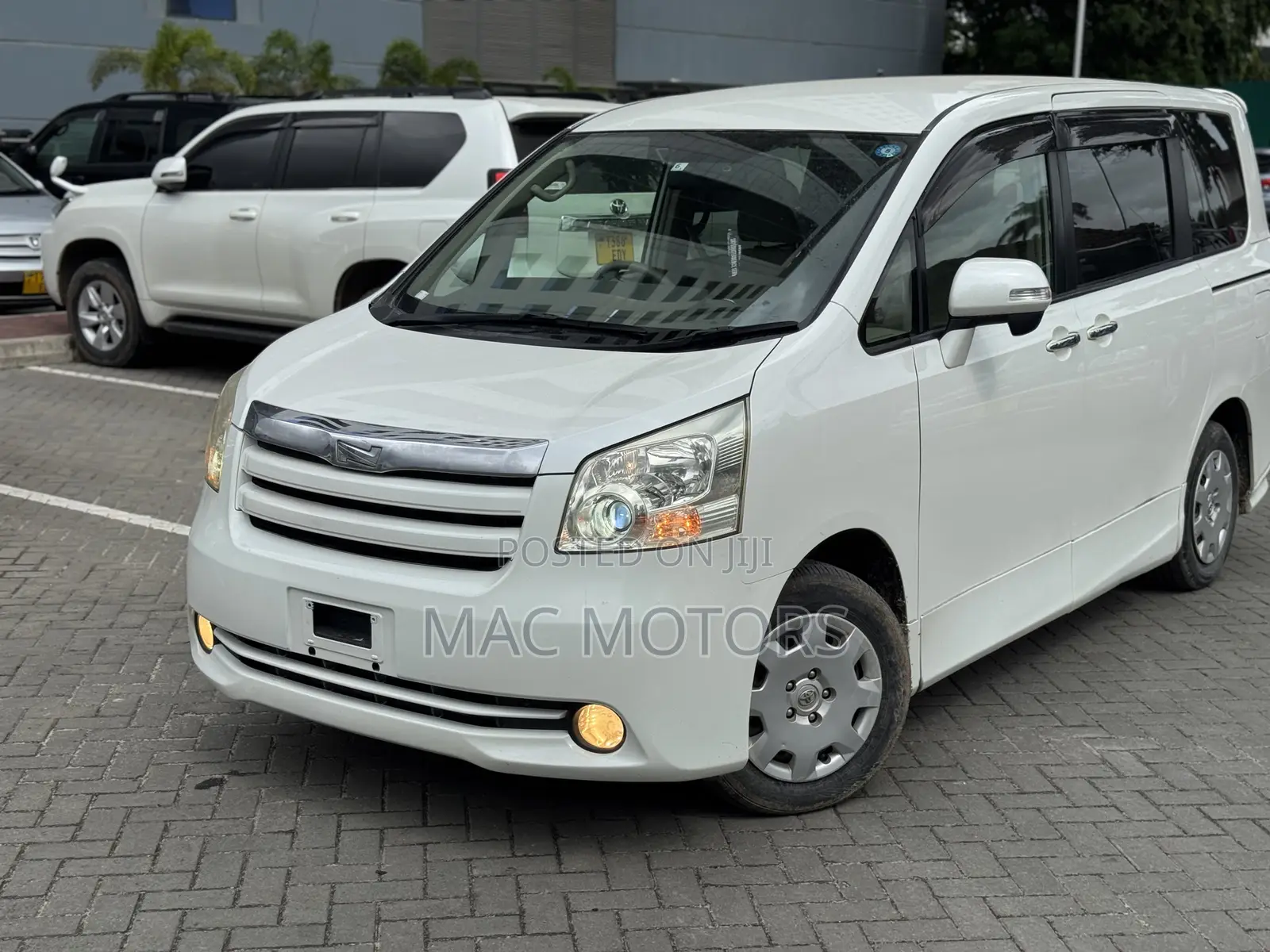 Toyota Noah 2011 White
