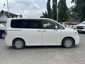 Toyota Noah 2011 White