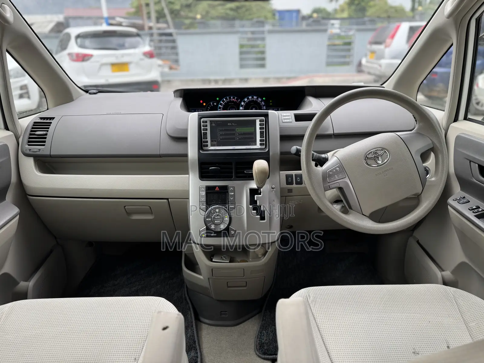 Toyota Noah 2011 White