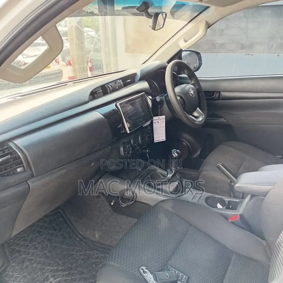 Toyota Hilux 2016 White