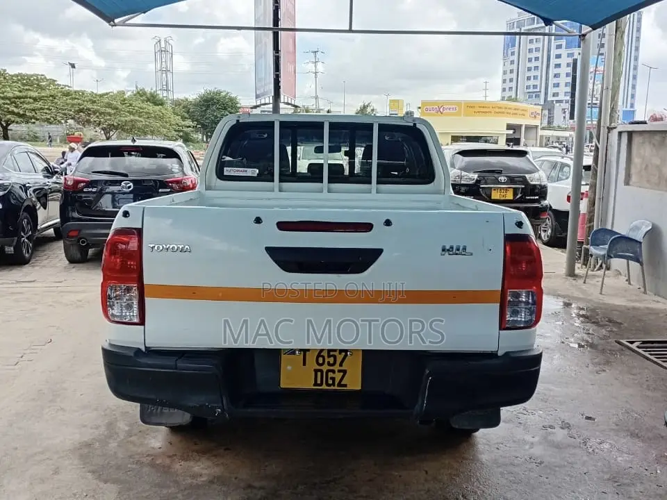 Toyota Hilux 2016 White
