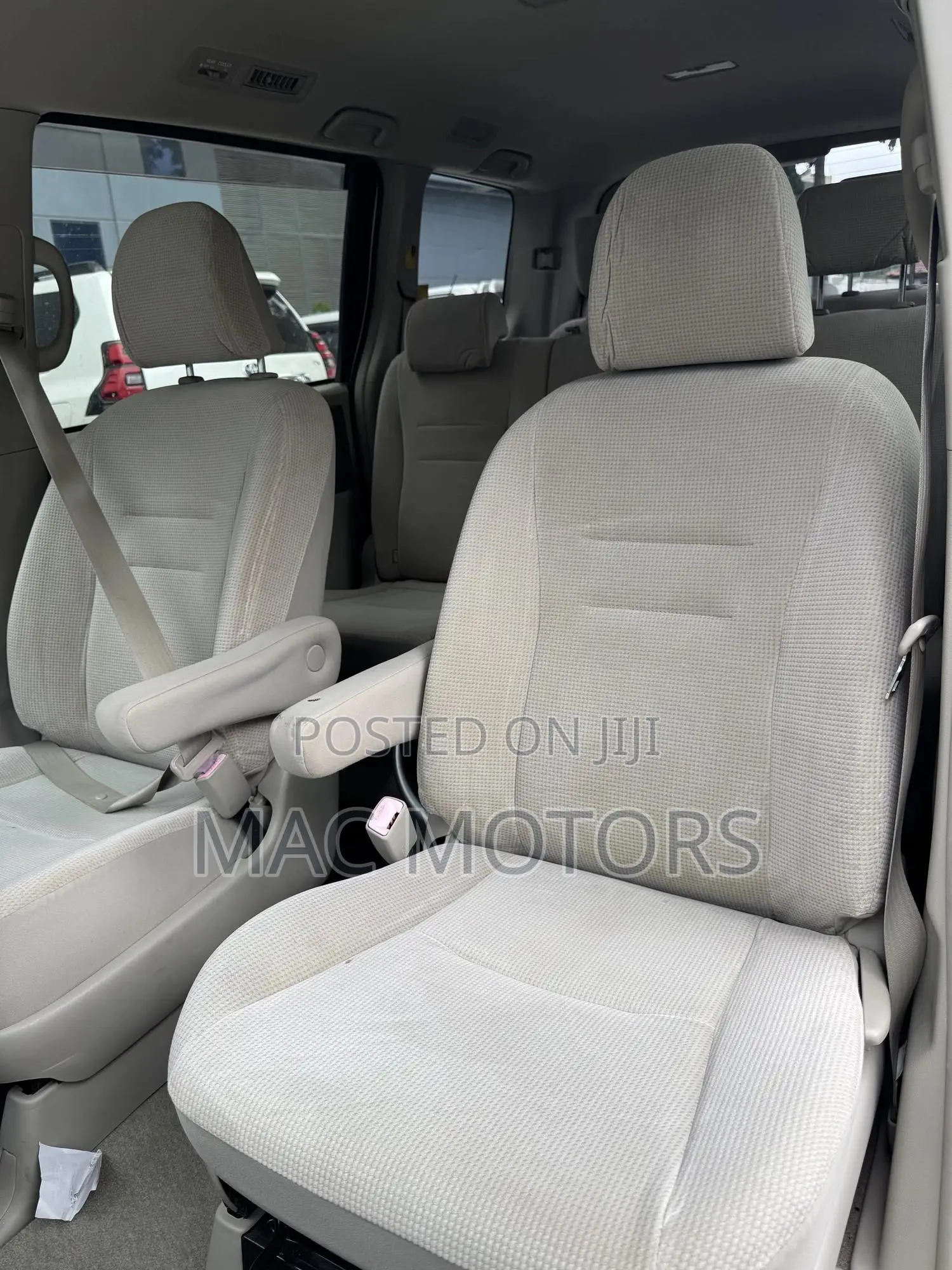 Toyota Noah 2011 White