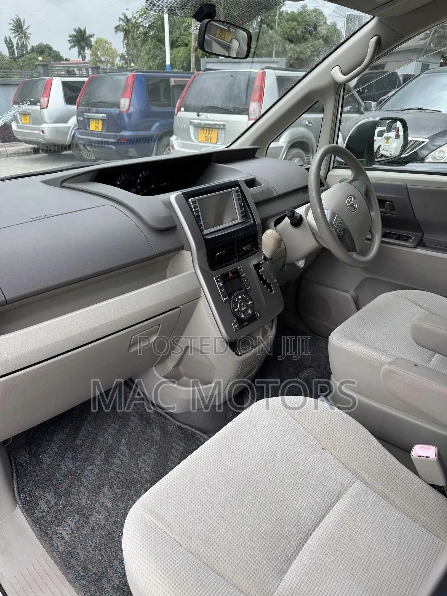 Toyota Noah 2011 White