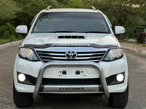 Toyota Fortuner 3.0 D RWD 2013 White