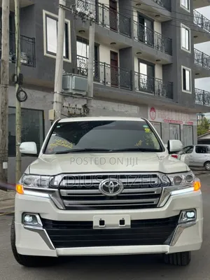 Photo - Toyota Land Cruiser 2015 White
