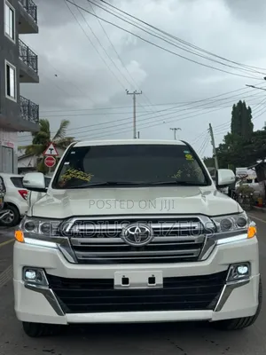 Toyota Land Cruiser 2015 White
