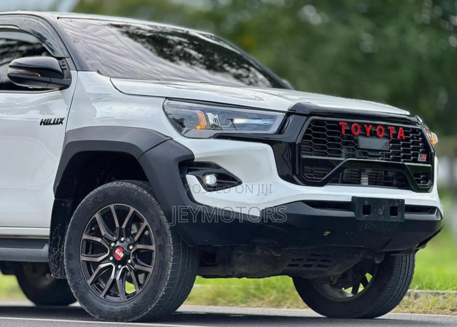 Toyota Hilux 2022 White