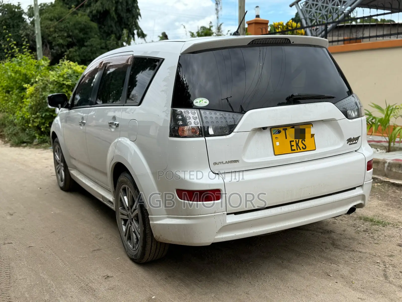 Mitsubishi Outlander 2010 White