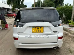 Mitsubishi Outlander 2010 White