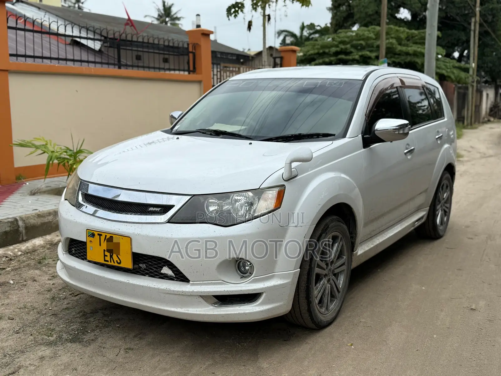 Mitsubishi Outlander 2010 White