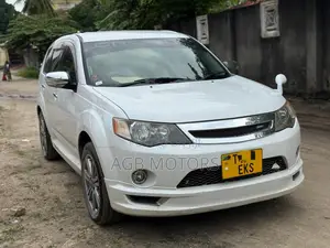 Mitsubishi Outlander 2010 White