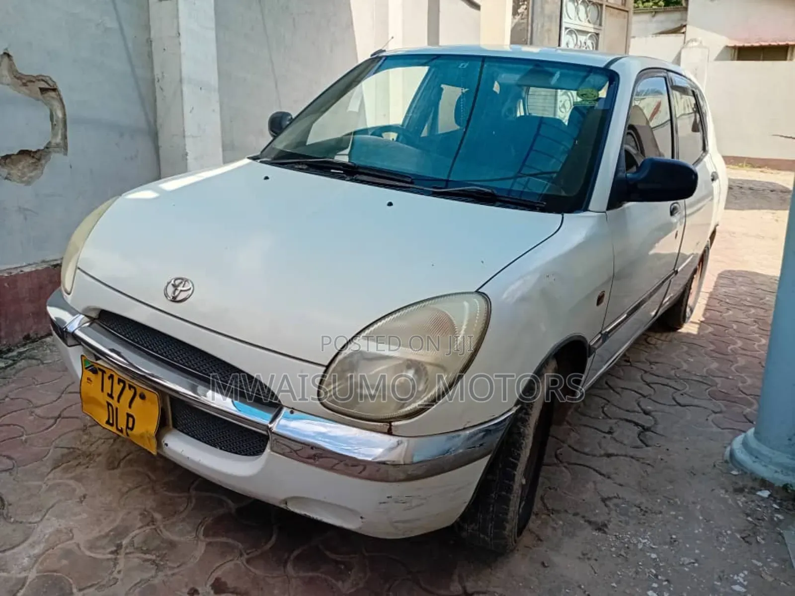 Toyota Duet 2002 Off white