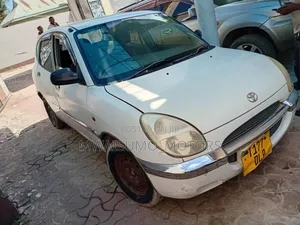 Toyota Duet 2002 Off white