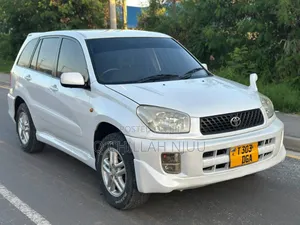 Toyota RAV4 Automatic 2003 White