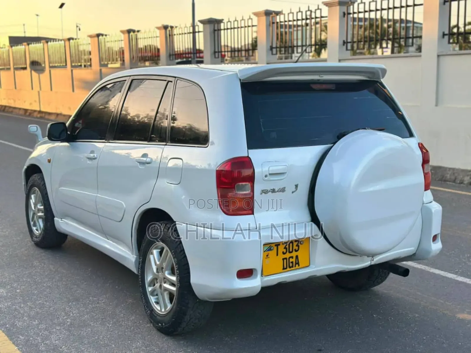 Toyota RAV4 Automatic 2003 White