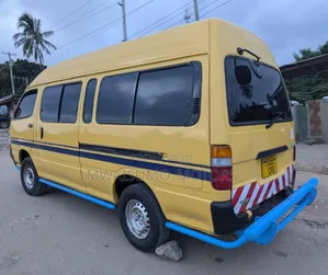 Toyota HiAce 1999 Yellow