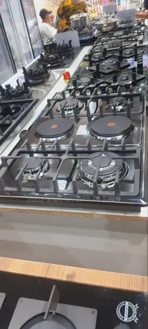 Cooker Table With 6 Mixer Plates