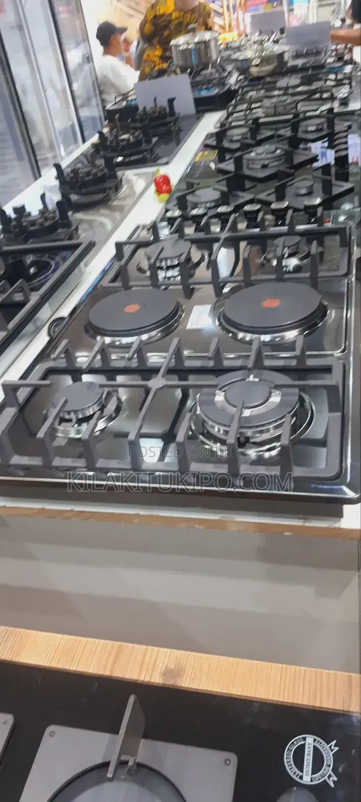Cooker Table With 6 Mixer Plates