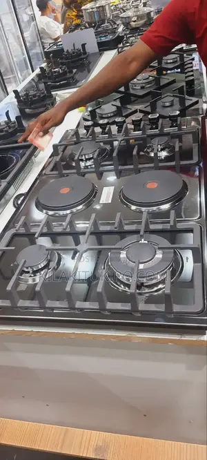 Cooker Table With 6 Mixer Plates