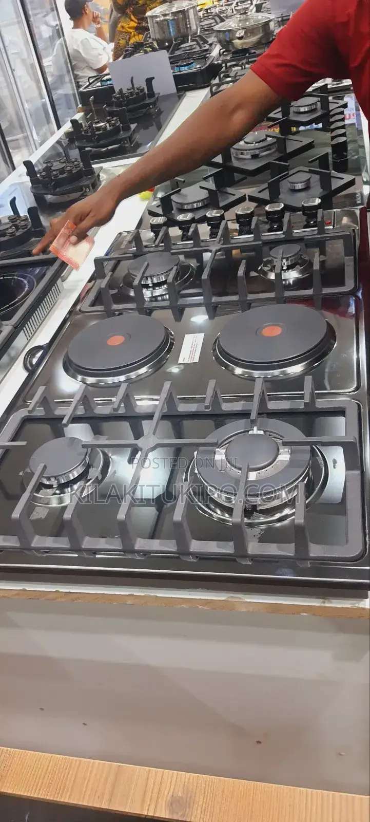 Cooker Table With 6 Mixer Plates