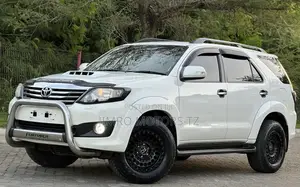 Photo - Toyota Fortuner 2013 White