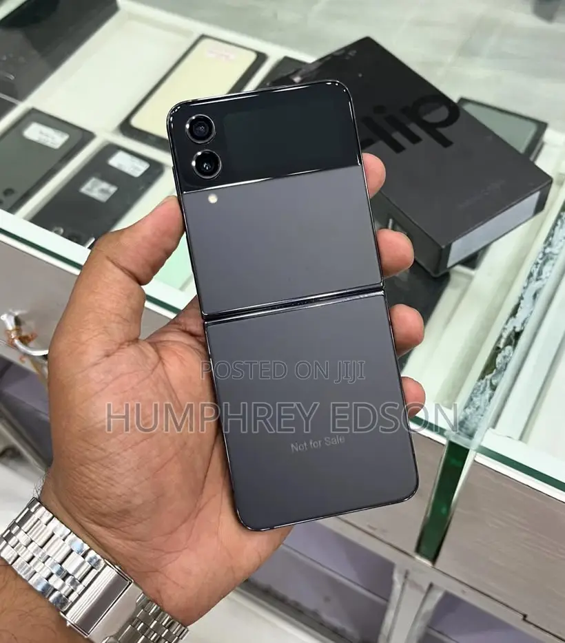 New Samsung Galaxy Z Flip4 256 GB Black