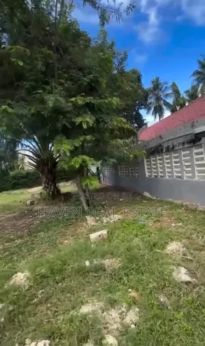 Plot/Nyumba Inauzwa Mikocheni