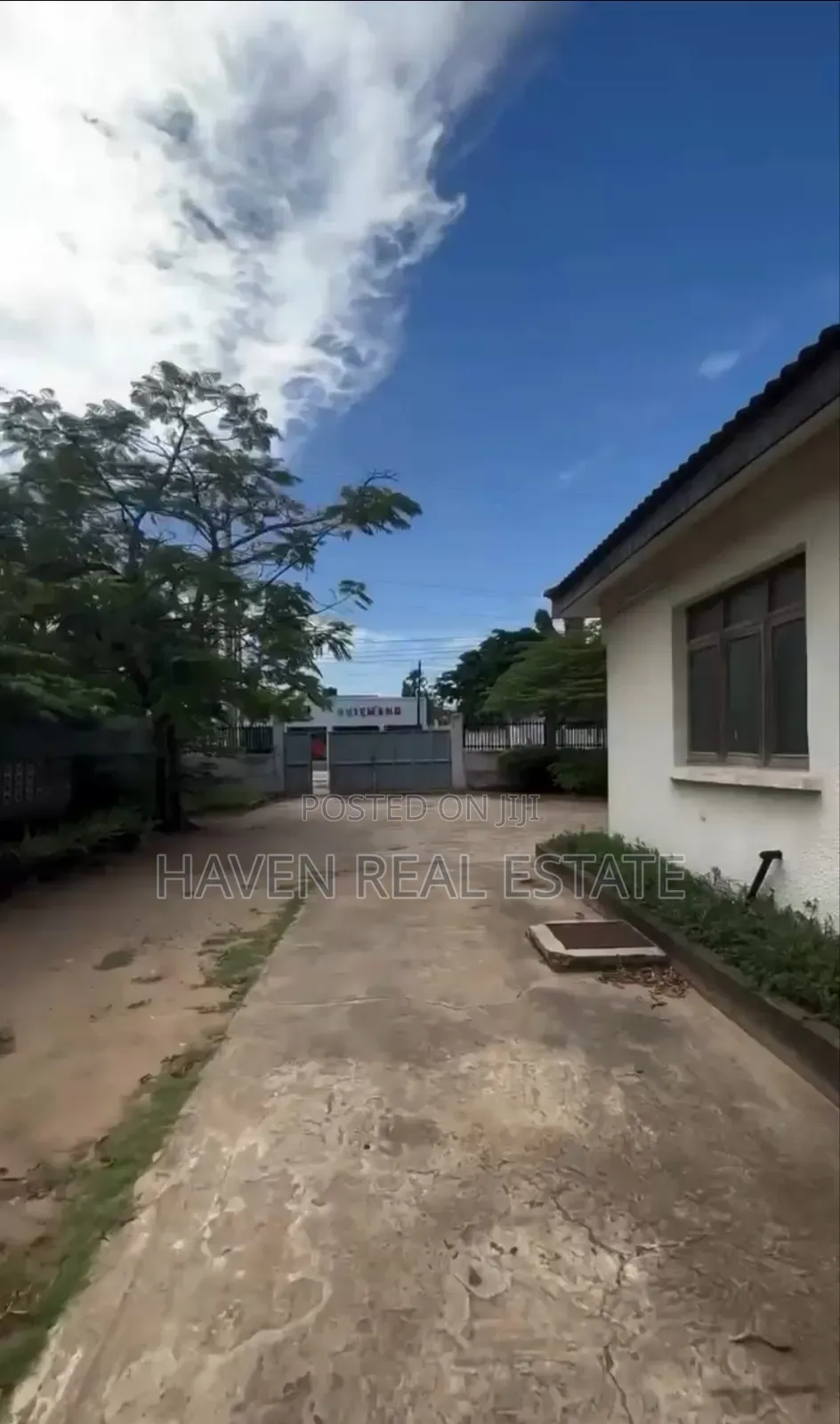 Plot/Nyumba Inauzwa Mikocheni