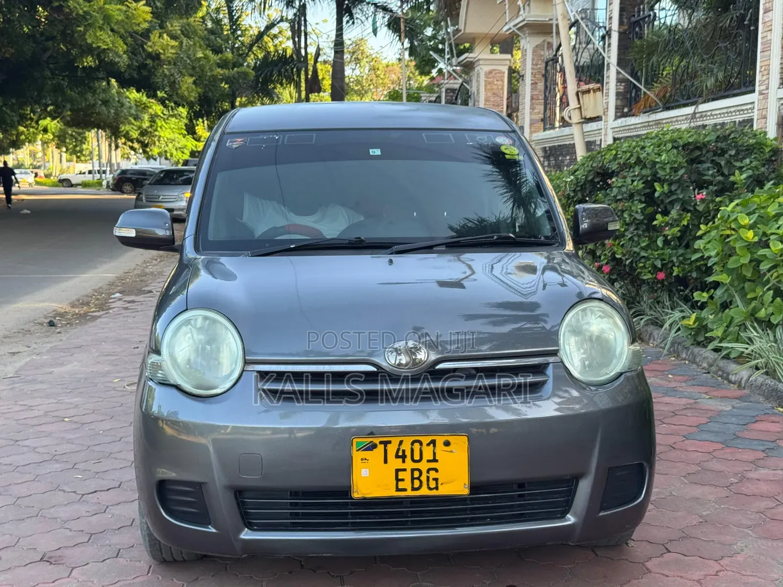 Toyota Sienta 2009 Gray