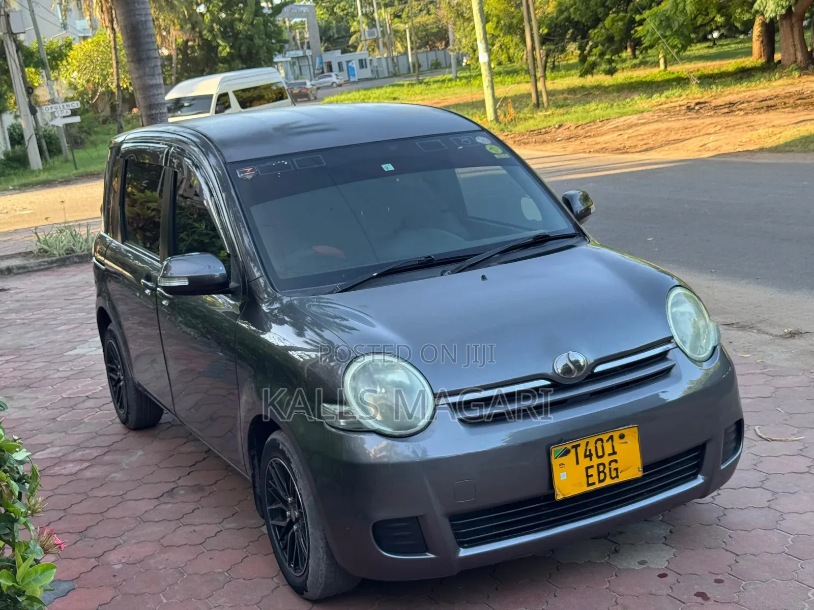 Toyota Sienta 2009 Gray