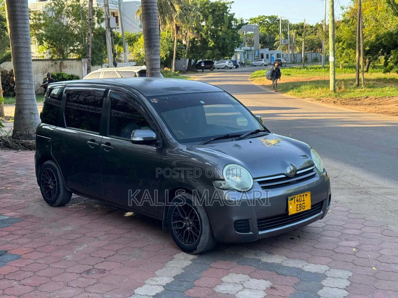 Toyota Sienta 2009 Gray