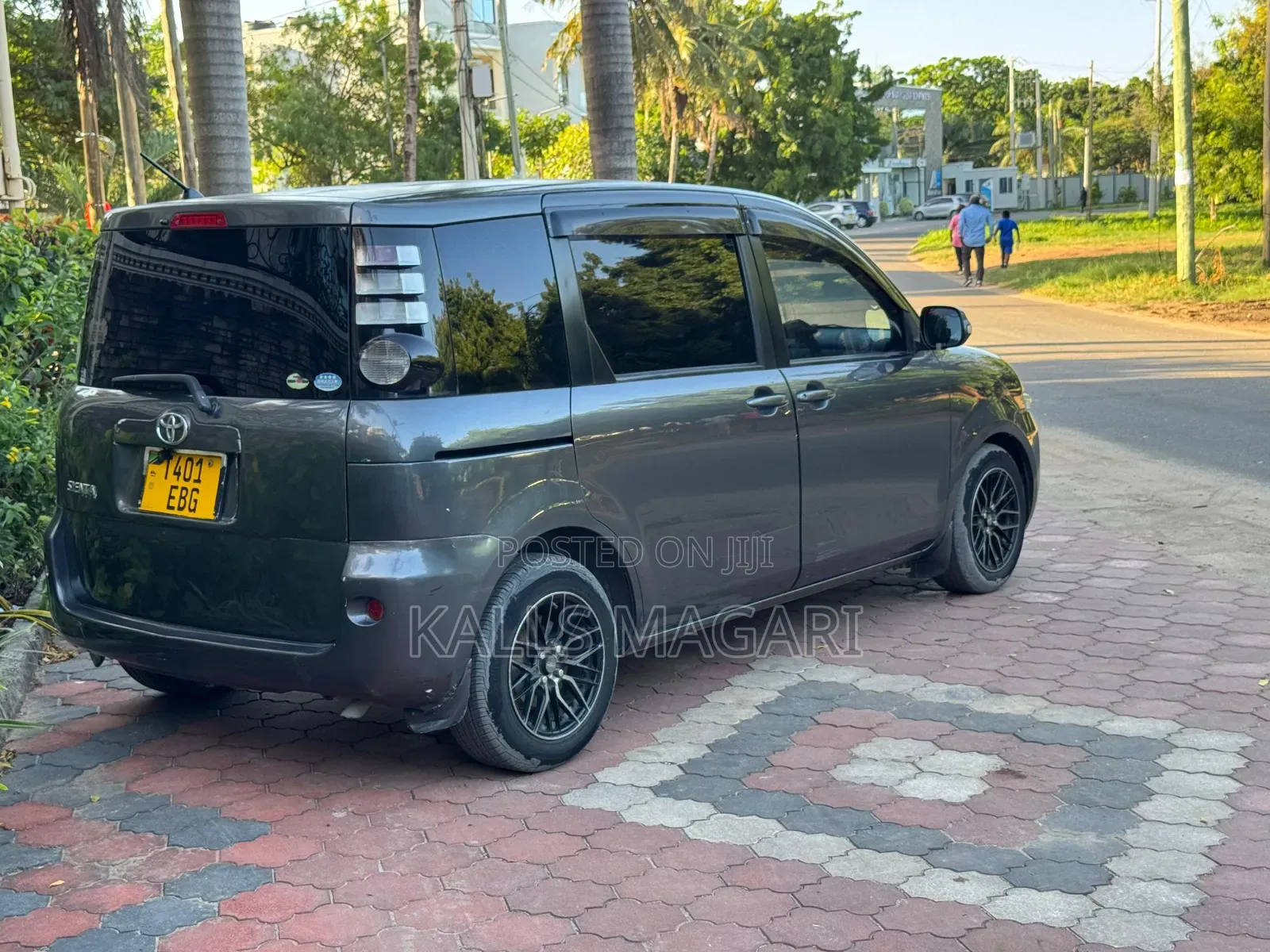 Toyota Sienta 2009 Gray