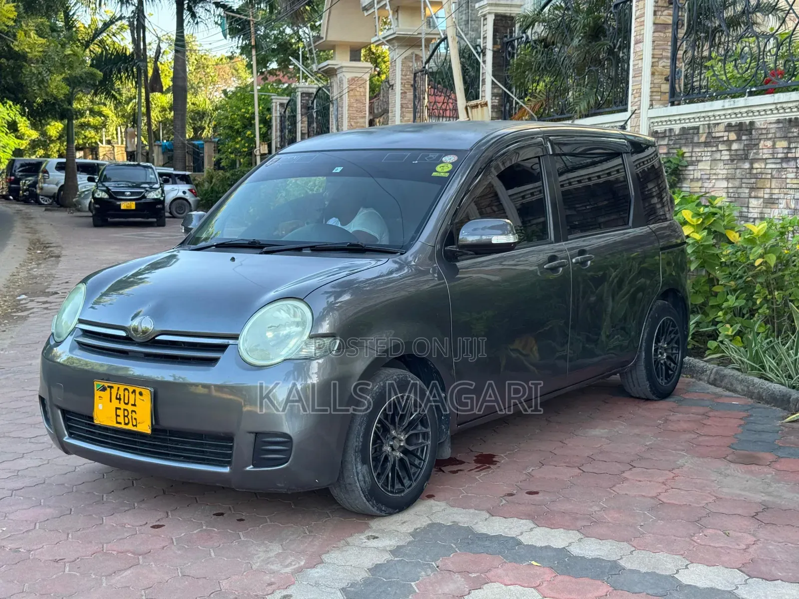 Toyota Sienta 2009 Gray