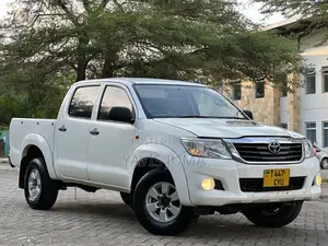 Photo - Toyota Hilux 2014 White