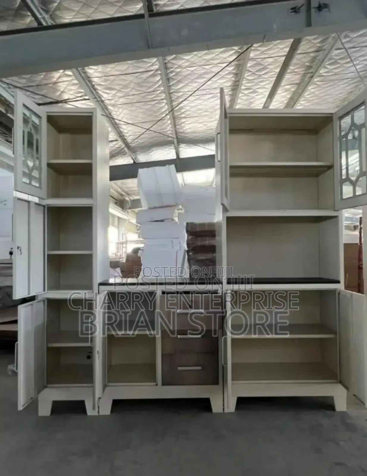 Kitchen / Office Cabinet or Wardrobe
Yenye Nafasi Ya Kutosha