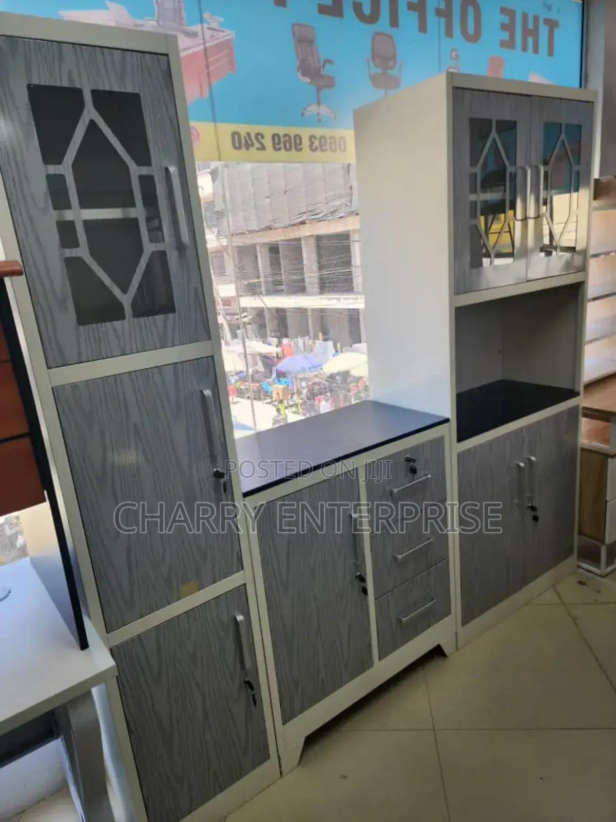 Kitchen / Office Cabinet or Wardrobe
Yenye Nafasi Ya Kutosha