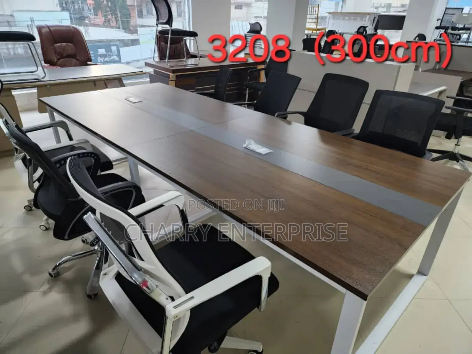 Professional Comfortable Conference/ Office Table Bila Viti