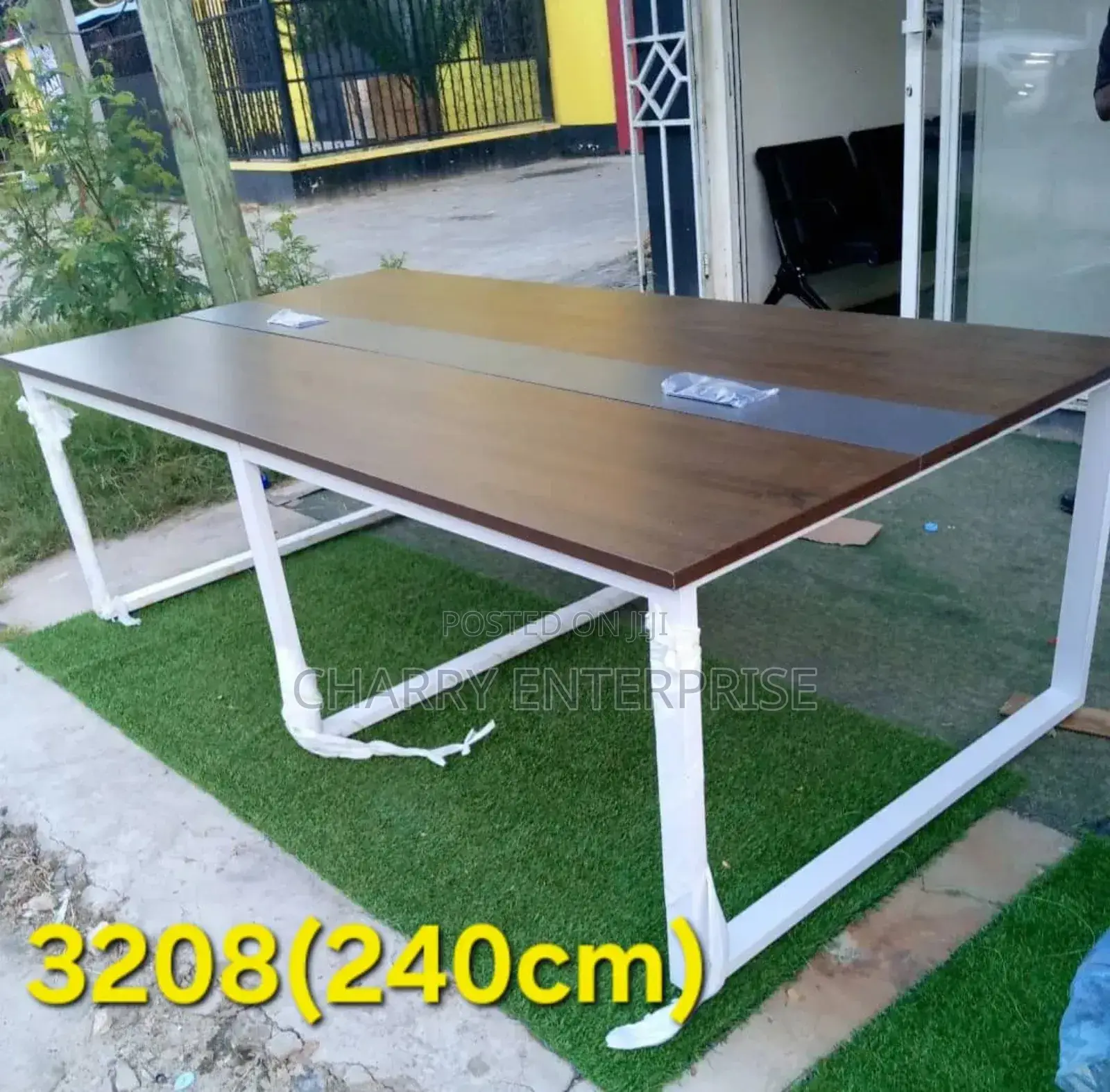 Professional Comfortable Conference Office Table Meza Imara