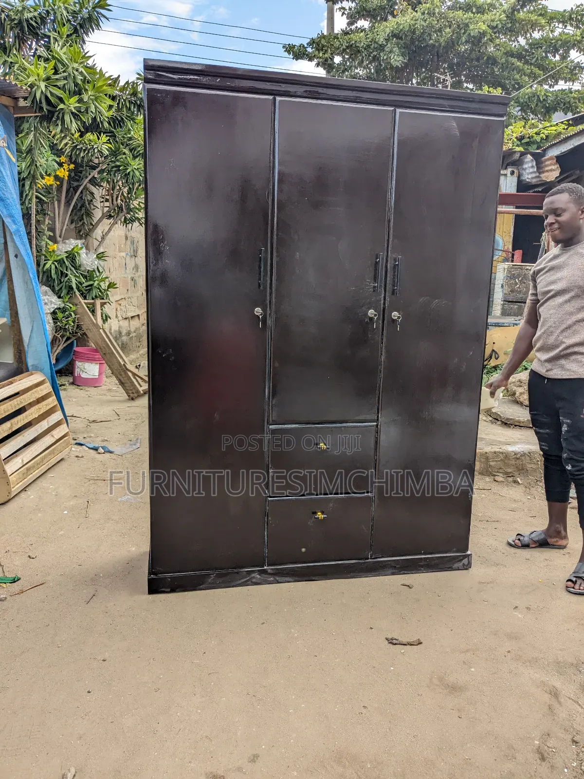 Kabati La Nguo Three Doors