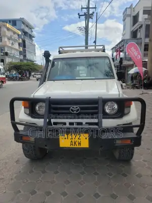 Photo - Toyota Land Cruiser 2000 White