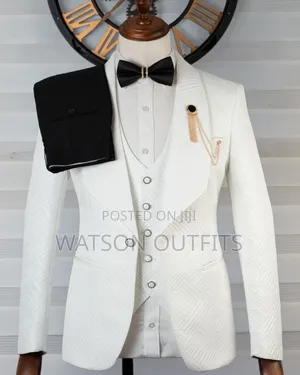Suit Ya Fashion Ya Koti Jeupe Na Suruali Nyeusi Ya Brand New