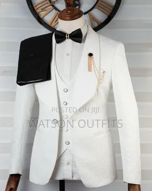 Suit Ya Fashion Ya Koti Jeupe Na Suruali Nyeusi Ya Brand New