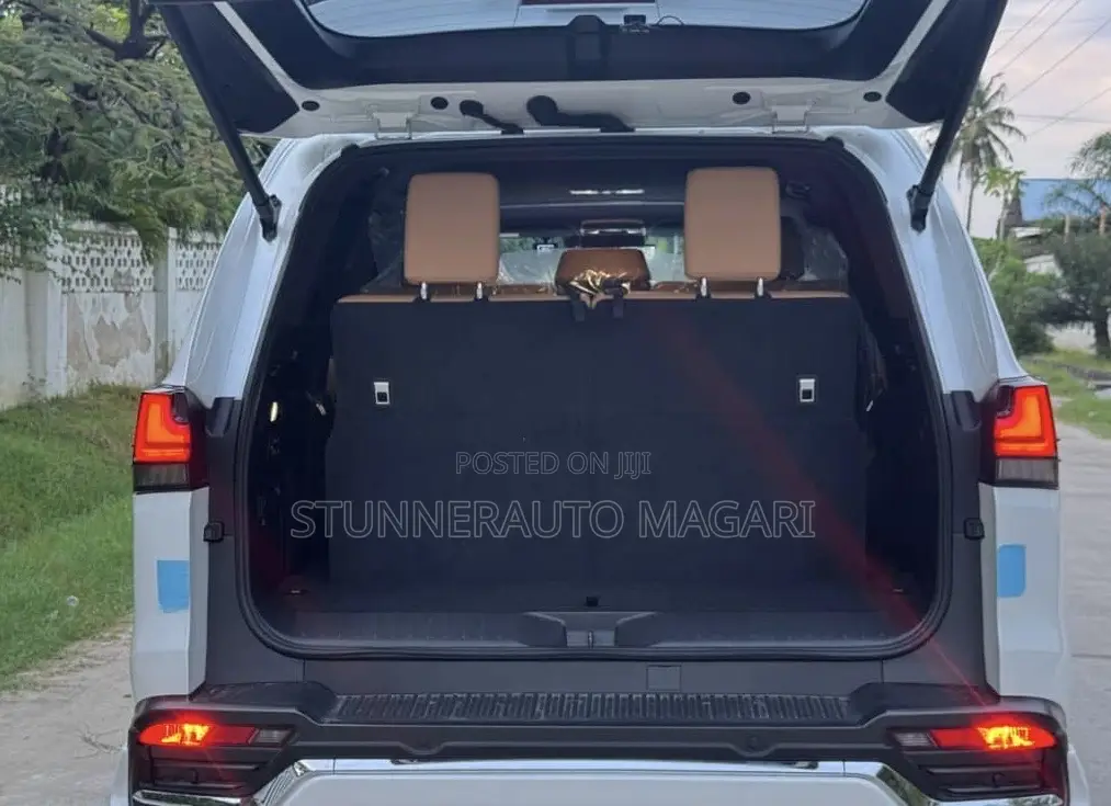 Lexus LX 2023 White