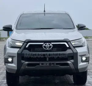 Toyota Hilux 2021 Gray